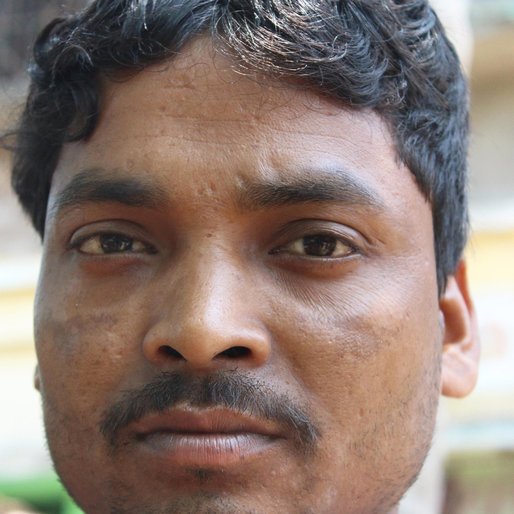 Prabhat Dalui is a Driver from Rasora (P), Kandi, Murshidabad, West Bengal