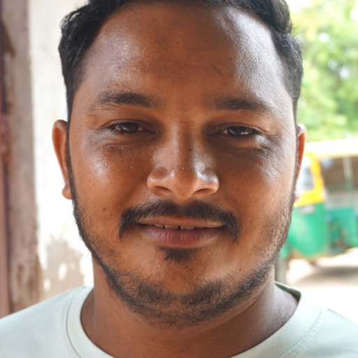 Ilyas Shekh is a Excavator driver from Oran, Prantij, Sabar Kantha, Gujarat