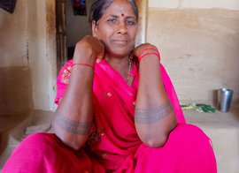 गोदने में गुदी कहानियां