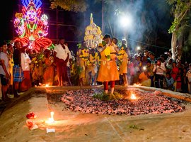 ‘ഞങ്ങളുടെ മൺ‌വിഗ്രഹം മാറ്റി കല്ലുകൊണ്ടുള്ള ഒരു വിഗ്രഹം പ്രതിഷ്ഠിച്ചു’