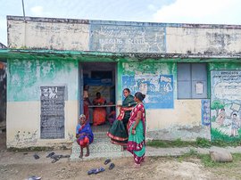 ব্যাঙ্ক ঘিরে বাঙ্গালামেডুর ইরুলাদের দুঃখের সাতকাহন