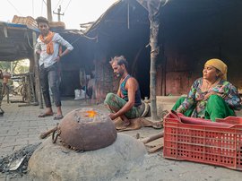 হাতুড়ি-নেহাইয়ের মাঝে আটকে সোনিপতের লোহার জনজাতি