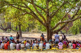 ప్రజాస్వామ్యంపై ఆశలు రేఫుతోన్న లుపుంగ్‌పాట్ గ్రామసభ