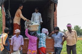 ಸಂಕಷ್ಟದಲ್ಲಿ ಕಲ್ಲಂಗಡಿ ಹಣ್ಣಿನ ಬೆಳೆಗಾರರು…