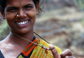 टांगलेल्या मडक्यातून ऐकू येतंय संगीत