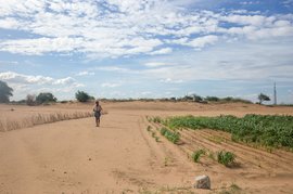 Chronicling climate change: Everyday lives, extraordinary stories