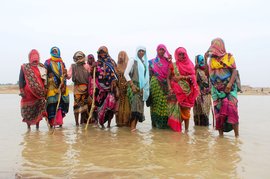 খনিৰ বালিত প্ৰতিবাদৰ পদচিহ্ন