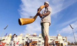 हवाओं में बुनी तारपी की आवाज़