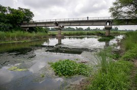 இப்போது அங்கு ஆறு இல்லை