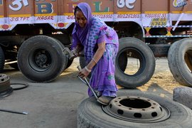 சாமர்த்தியமிக்கப் பெண் மெக்கானிக்