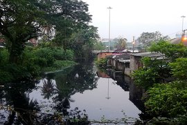 କୋଚିରେ : କେନାଲ କୂଳ ବାସିନ୍ଦାମାନେ ଏବେ ଗଭୀର ଜଳରେ