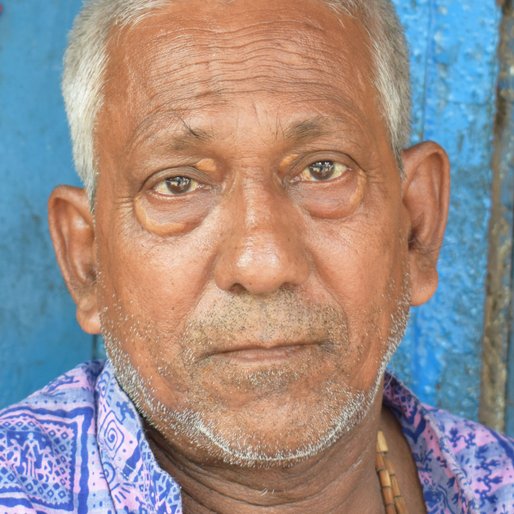 ANIL GHOSH is a Fruit vendor from Amtala, Bishnupur - I, South 24 Parganas, West Bengal