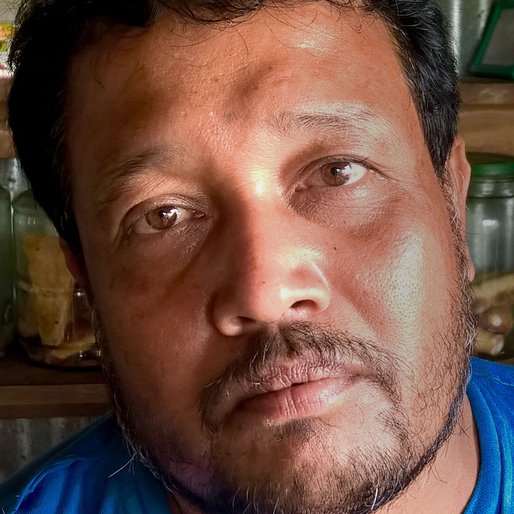 Bablu Mondal is a Tea stall owner from Kalika Danga, Nabagram, Murshidabad, West Bengal