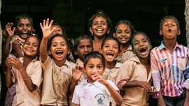 टाळेबंद आयुष्यात सप्तरंगांची उधळण