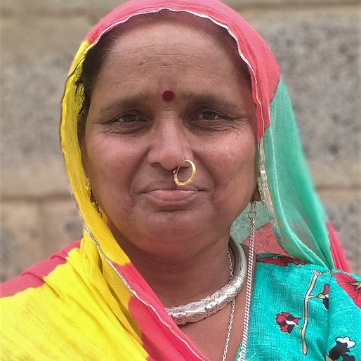 Paruben Chauhan is a Homemaker from Mahajan Nagar, Bhuj, Kachchh, Gujarat