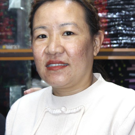 Keze Viniuo is a Angami handloom weaver (weaves shawls, ties and clothes for both men and women) from Khonoma, Sechu-Zubza, Kohima, Nagaland
