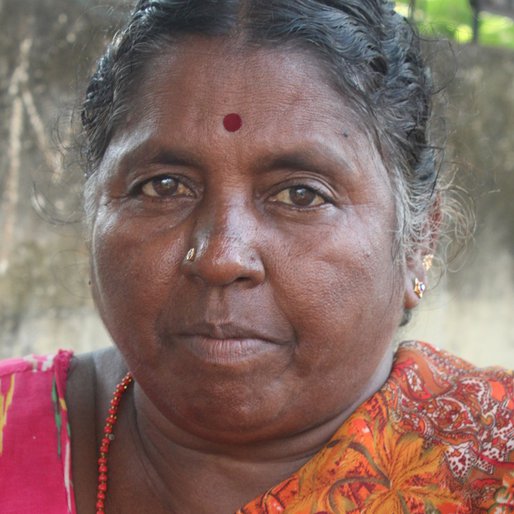 Bhuvaneswari is a Flower seller from Sembakkam, Thiruporur, Kancheepuram, Tamil Nadu