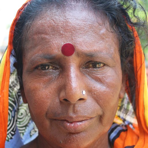 Chhaya Dom is a Works at a cremation ghat from Saktipur, Beldanga-II, Murshidabad, West Bengal