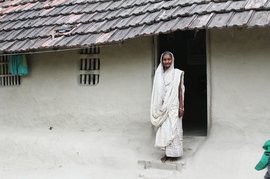 ‘আমাদের ঘরবাড়ি তলিয়ে যাচ্ছে, কেউ গ্রাহ্যই করে না’