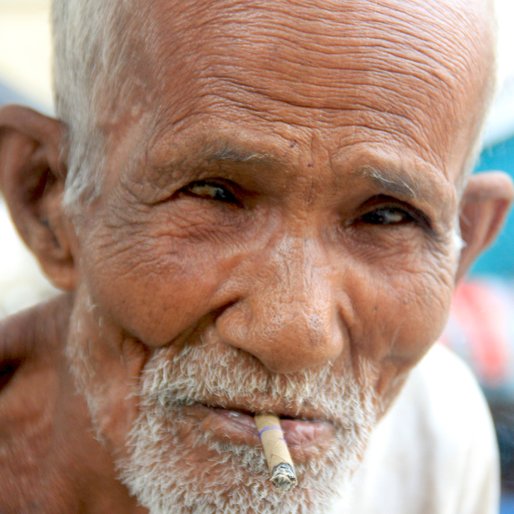 MANMATHA SARDAR is a Vegetable vendor from Chalkmir, Maheshtala, South 24 Parganas, West Bengal