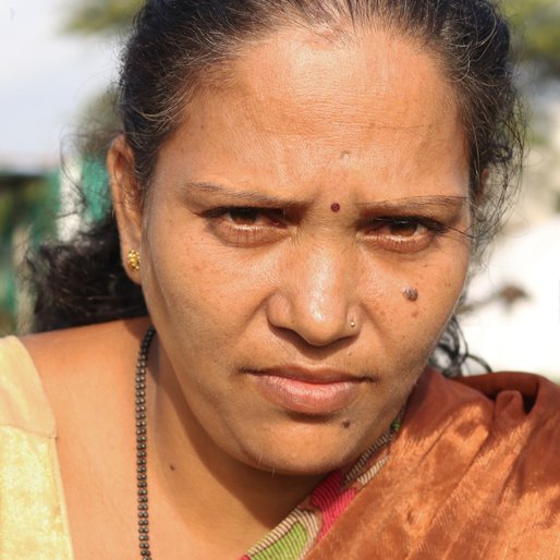 Jayashree Bidkar is a Farmer and janitor at a nearby college from Atigre, Hatkanangale, Kolhapur, Maharashtra