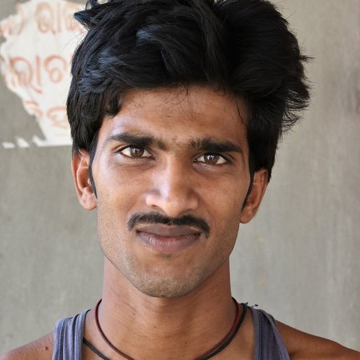 S. K. Jumma is a Runs a shop selling chicken from Lunahar, Salepur, Cuttack, Odisha