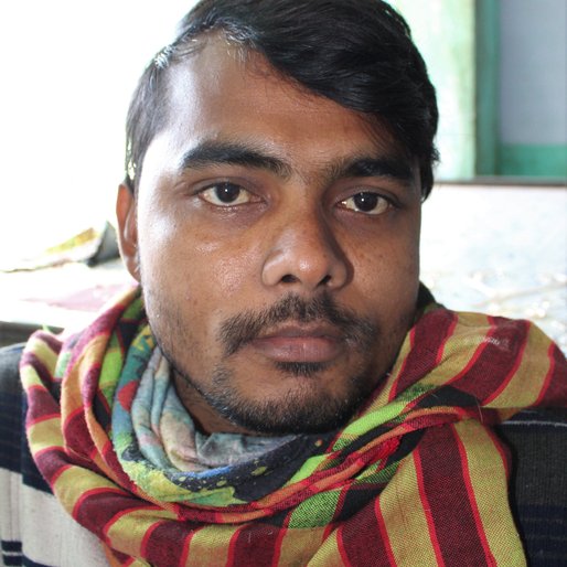 Salman is a Zardosi embroider from Rajauli, Bakshi-ka-Talab , Lucknow, Uttar Pradesh