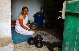 കളിമണ്ണില്‍ കരവിരുത് തീര്‍ക്കുന്ന നീലഗിരിയിലെ സ്ത്രീകൾ